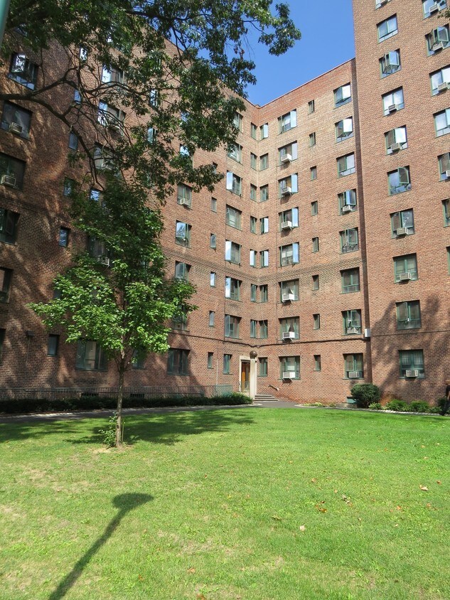 Primary Photo - 1601 Metropolitan Ave
