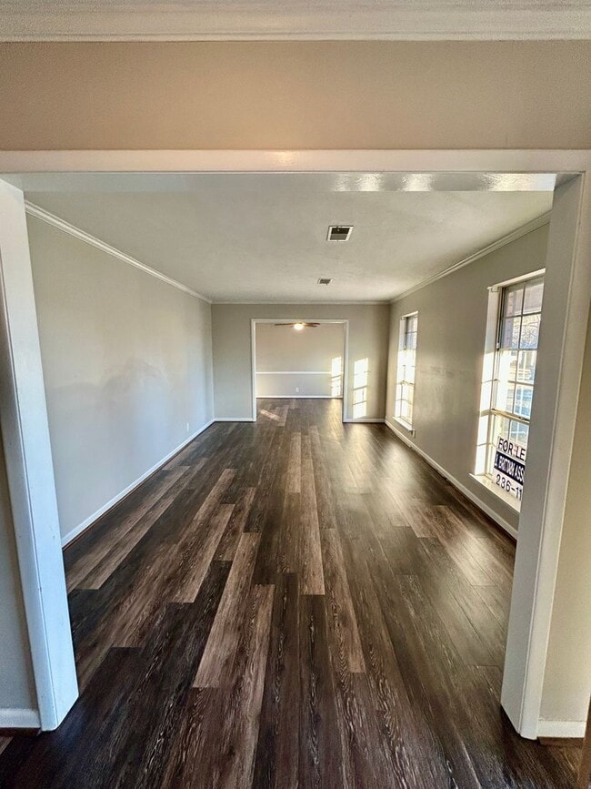 Building Photo - 1825 Edwardian Way