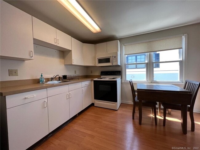 Building Photo - 194 Cherry St