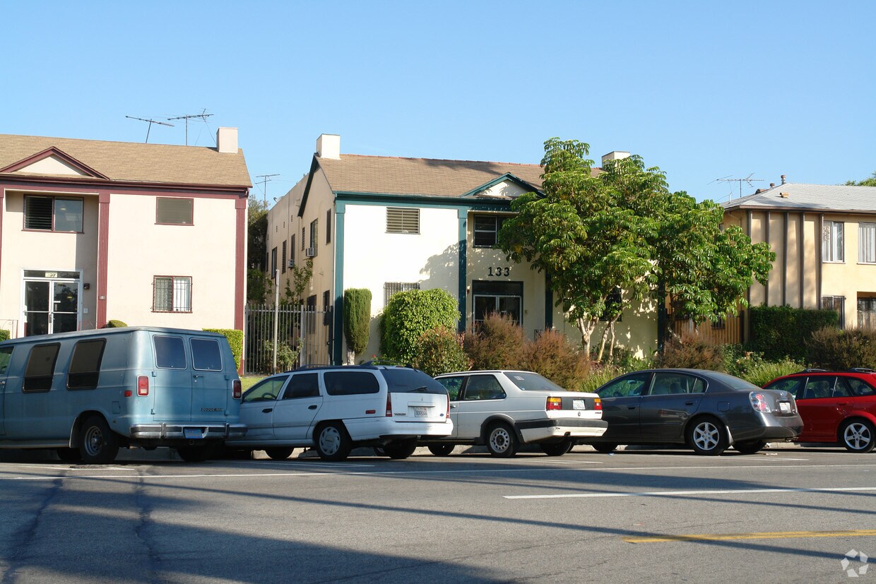 Primary Photo - 133 S La Fayette Park Pl