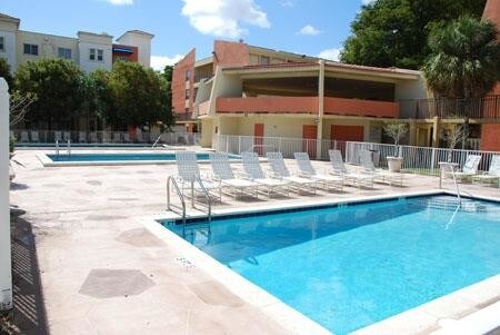 Foto del edificio - PARADISE ISLES APARTMENTS