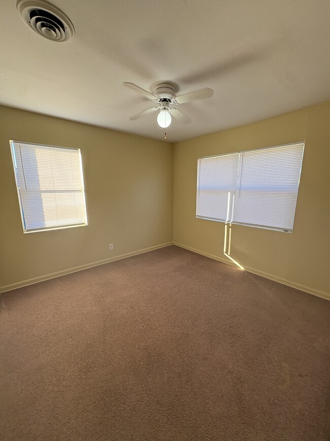 Foto del edificio - 228 Frieda Ln