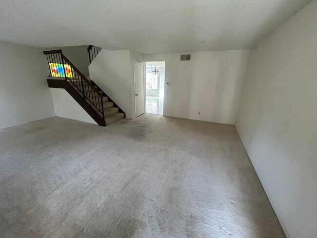 Foto del edificio - 1327 Westmont Dr