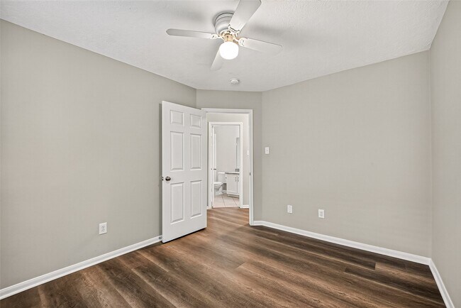 Foto del edificio - 2902 Burgess Hill Ct