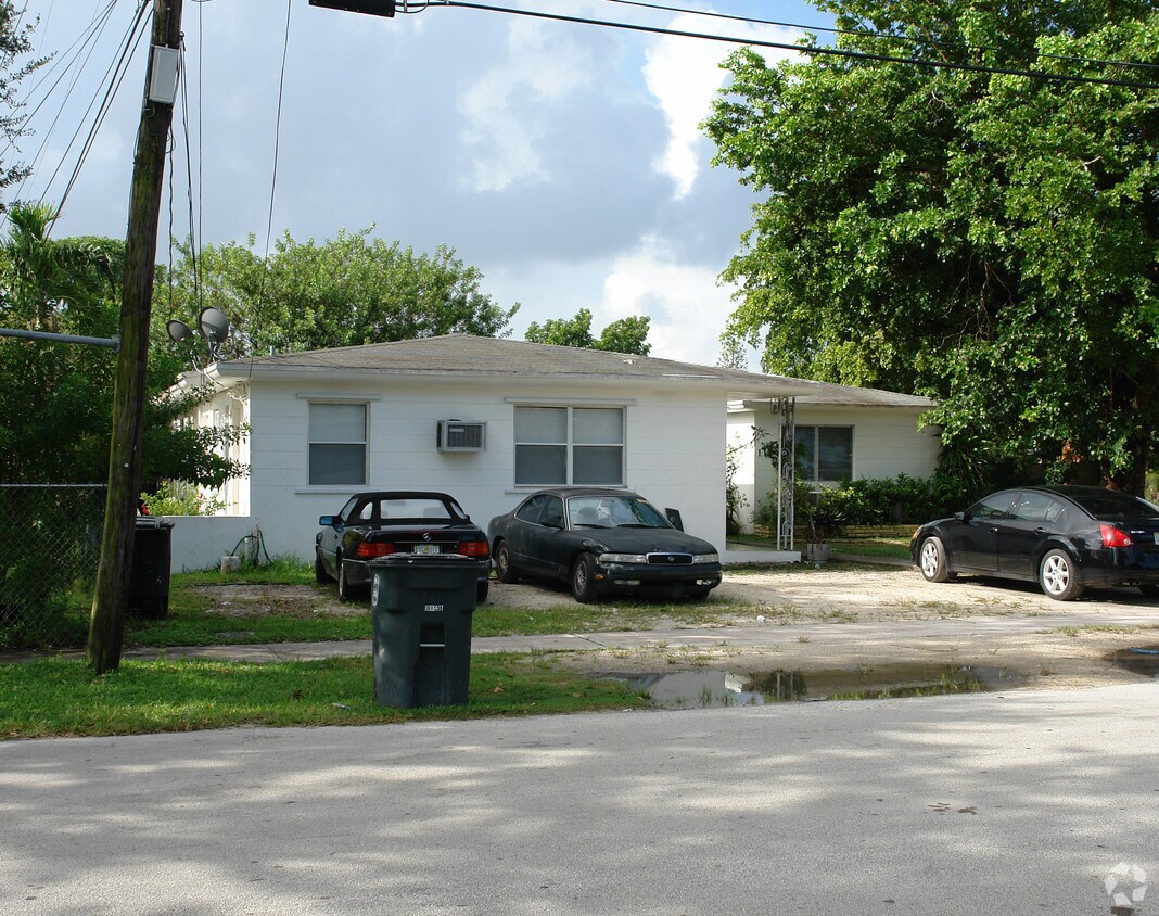 Building Photo - 1124 NE 128th St