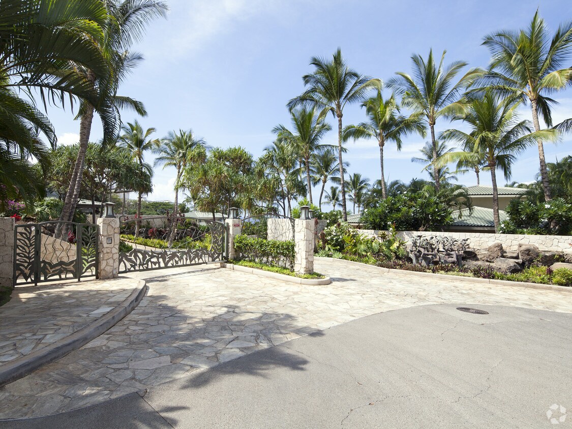 Primary Photo - 16 Malukai Ln