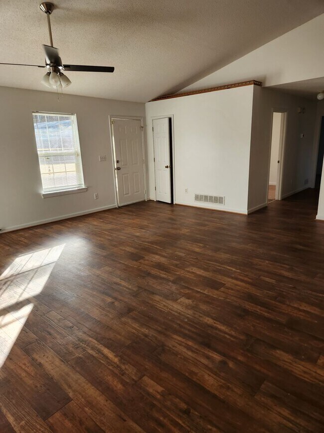 Newly Refurbished West Home House Rental in Villa Rica, GA