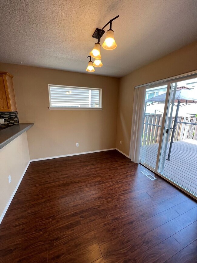 Foto del edificio - 16895 NW Oak Creek Dr