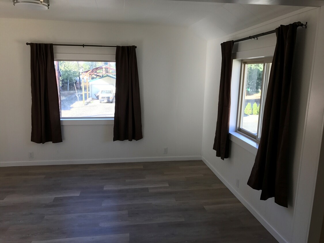 Building Photo - 319 N Elliott St