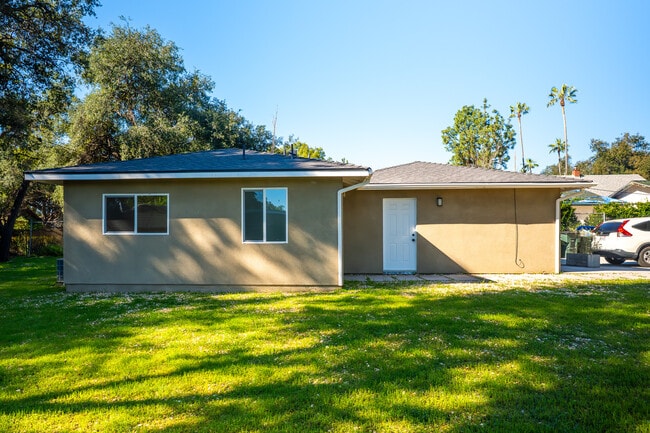 Building Photo - 270 E Penn St