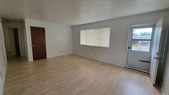 Foto del edificio - 1660 Grandview Dr