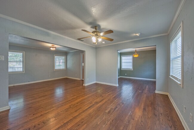 Building Photo - 3930 Rochelle Dr