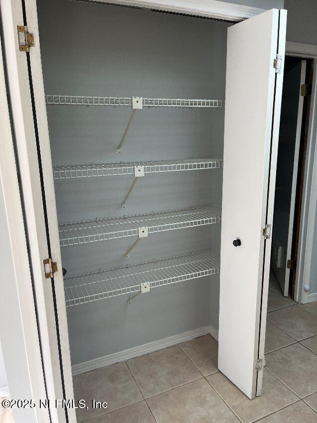 Foto del edificio - 3647 Mandarin Woods Dr N