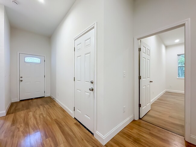 Building Photo - 2250 W 13th St