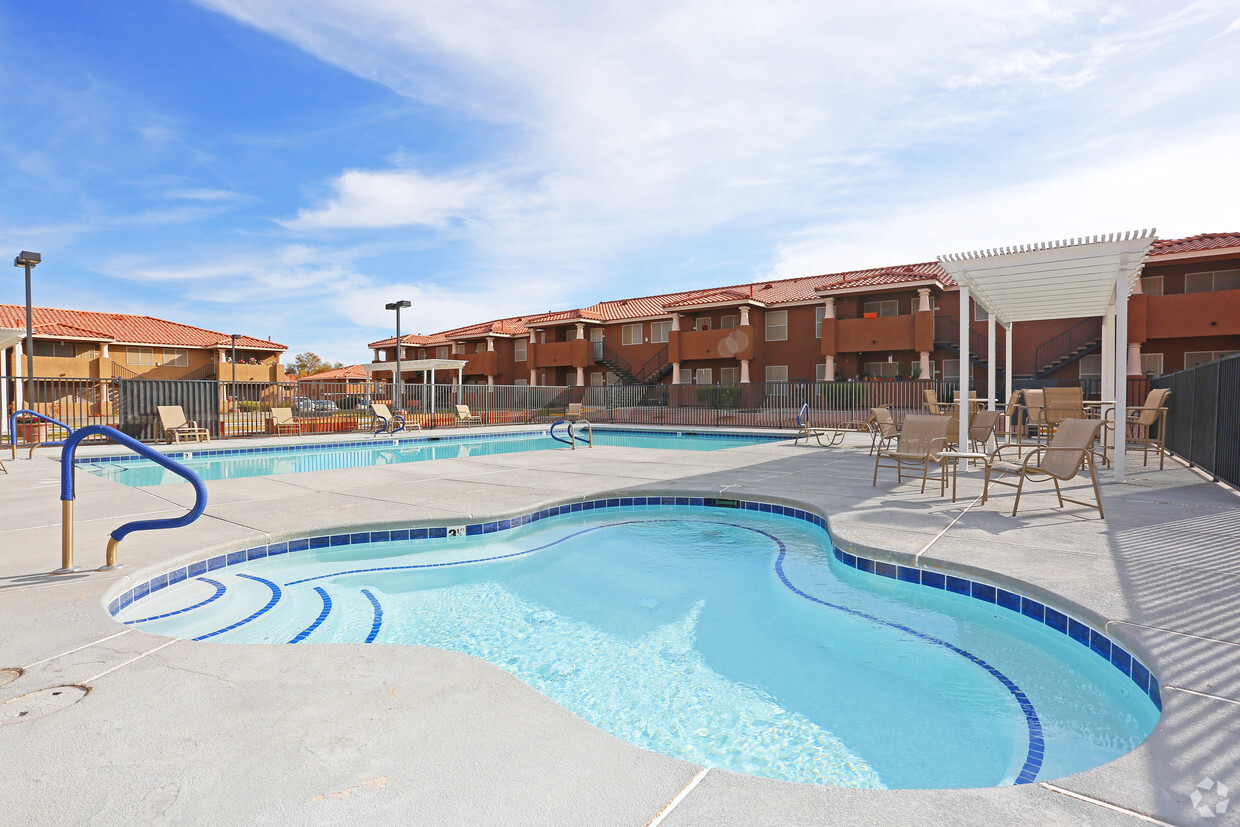 Foto principal - Lake Tonopah SENIOR Apartments