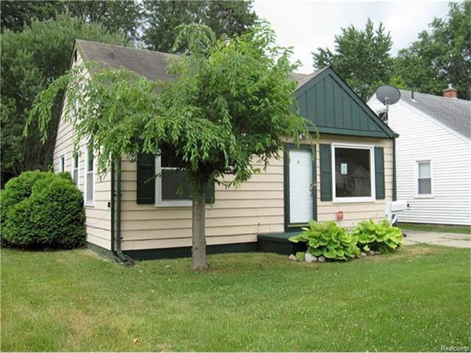 Foto principal - 24735 Hopkins St