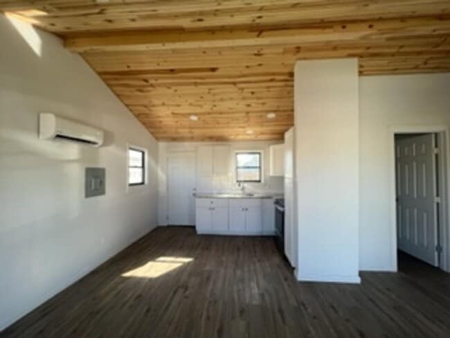 Building Photo - For Lease - 219 Fitch - Odessa Tx