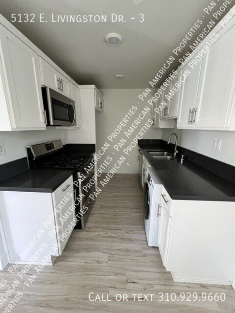 Foto del edificio - 5132 E Livingston Dr