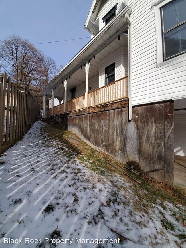 Foto del edificio - 4 br, 2 bath House - 135 main road