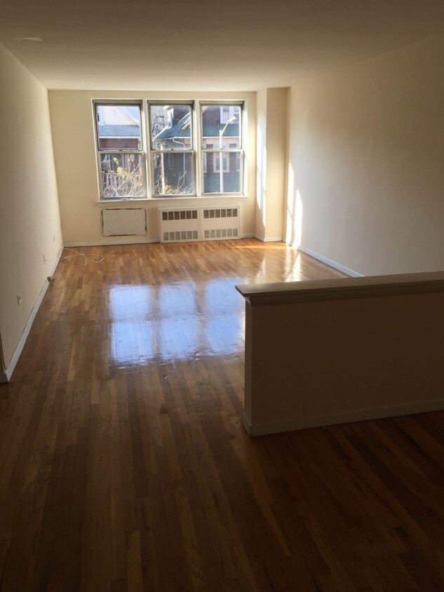 Foto principal - 465 E 7th St