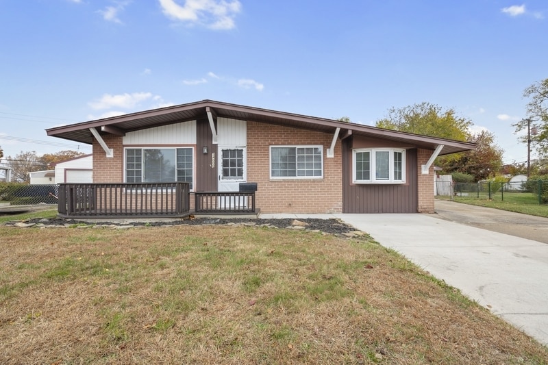 Primary Photo - 34000 Fernwood St