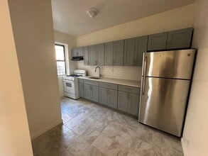 Building Photo - 497 Van Cortlandt Park Ave