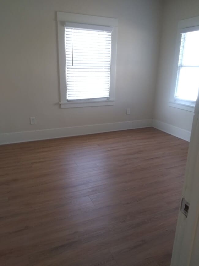 Building Photo - 926 Long Beach Blvd