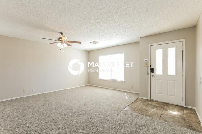 Foto del edificio - 4 Bedroom Pet-Friendly Home in San Antonio, TX with Main Street Renewal