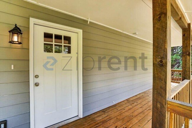 Building Photo - Unit 1