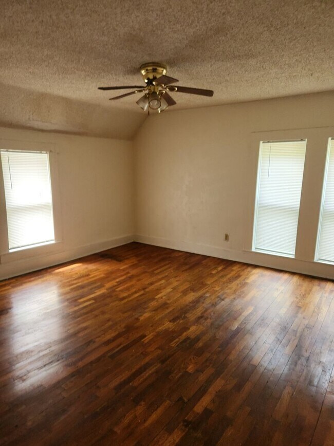 Building Photo - Ready Key-1107