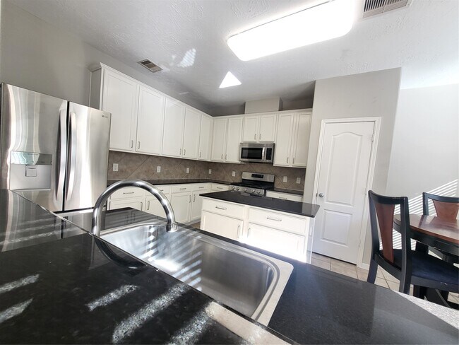 Foto del edificio - 7415 Hollister Ridge