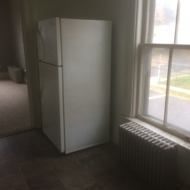 Building Photo - 36 Maple St