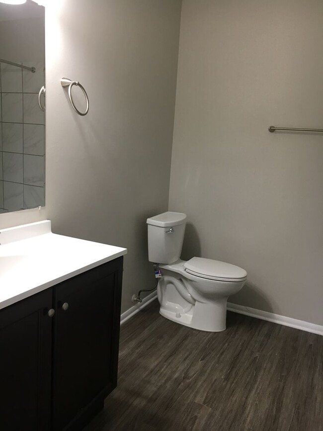 Building Photo - Charming 2-Bedroom Apartment in the Heart ...