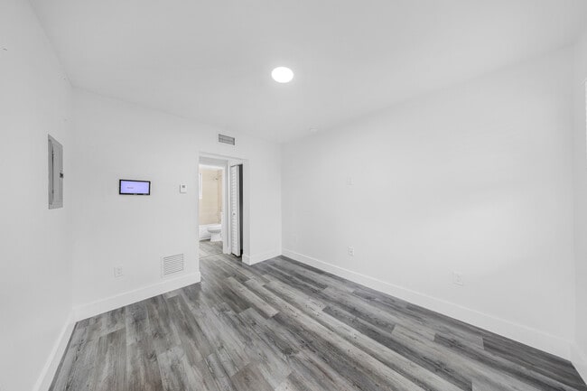 Foto del edificio - 6040 NW 12th Ave