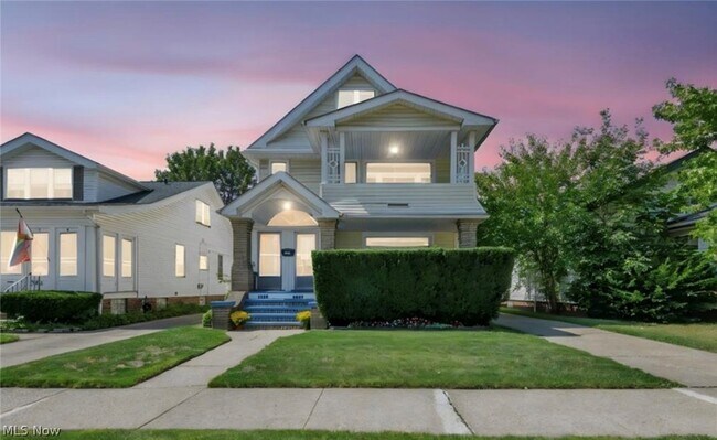 Foto del edificio - 3702 W 135th St