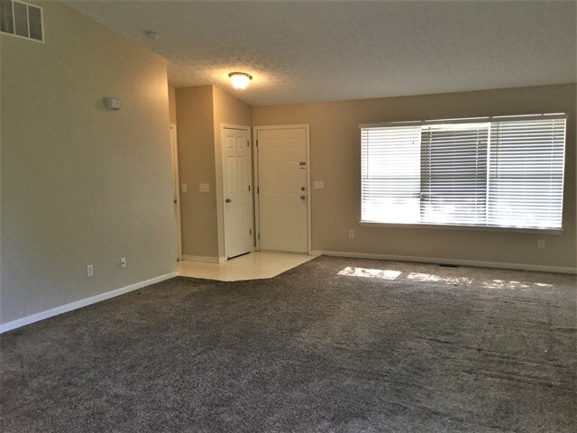 Foto del edificio - 3319 Whispering Woods Drive