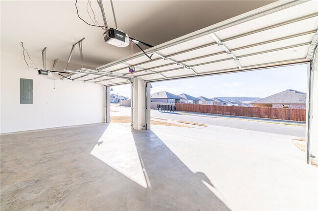 Building Photo - 581 Crystal Dr