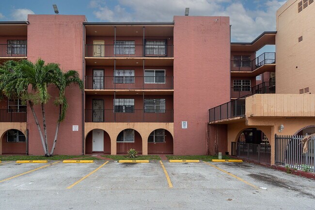 Foto del edificio - 6620 W 2nd Ct