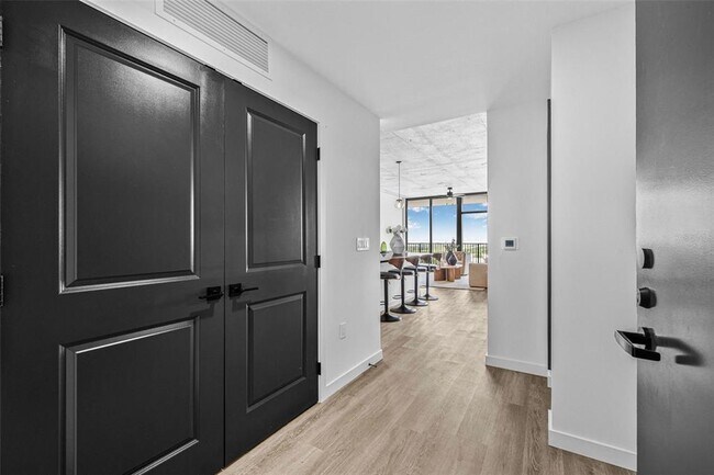 Building Photo - 221 Main St N