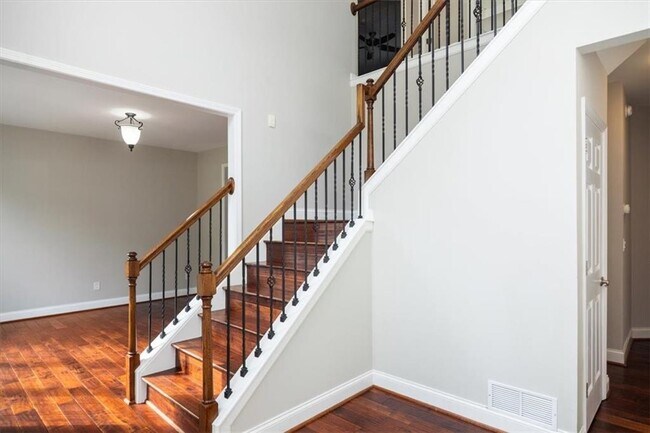 Foto del edificio - 6435 Ivey Creek Cir