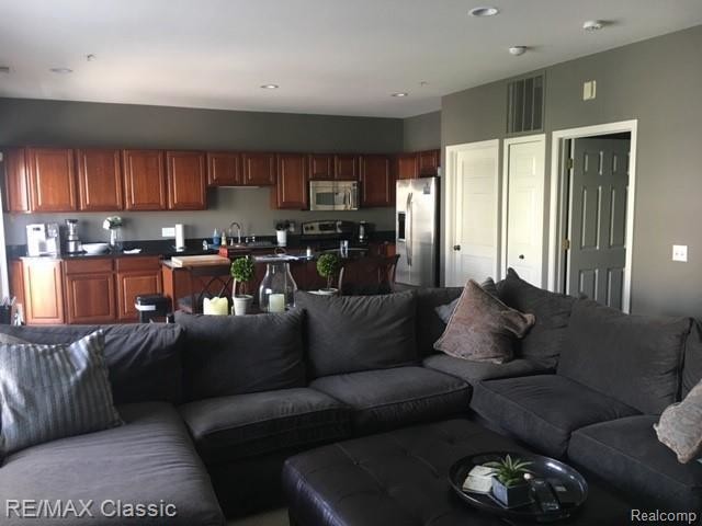 Foto del edificio - 3231 Camden Dr