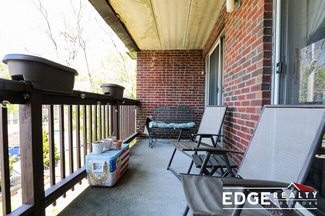 Foto del edificio - 144 Kenrick St