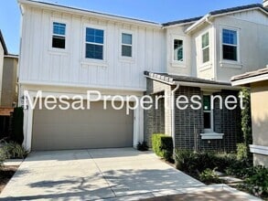 Building Photo - 3647 E Bright Paseo