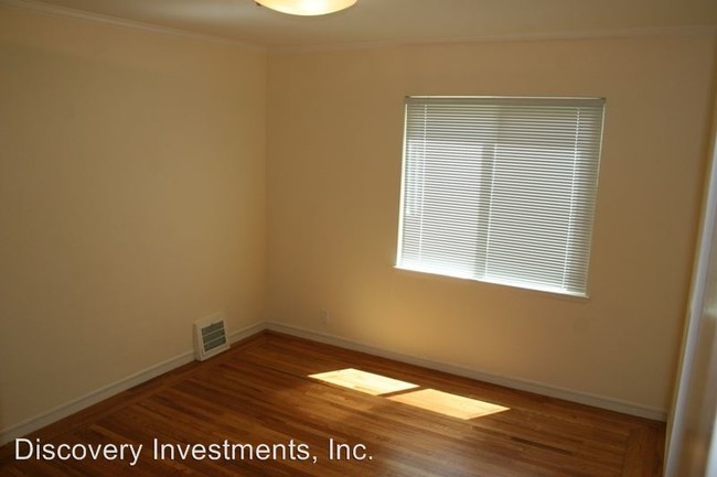 Building Photo - 473-477 Capital St
