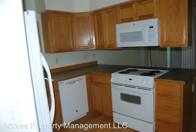 Building Photo - 1402 SW Binford Lake Pky