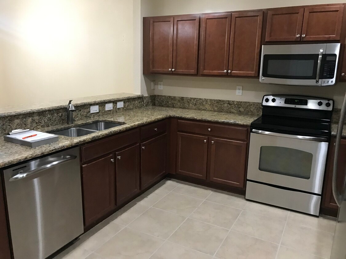 Foto principal - 3222 NW 31st Ter