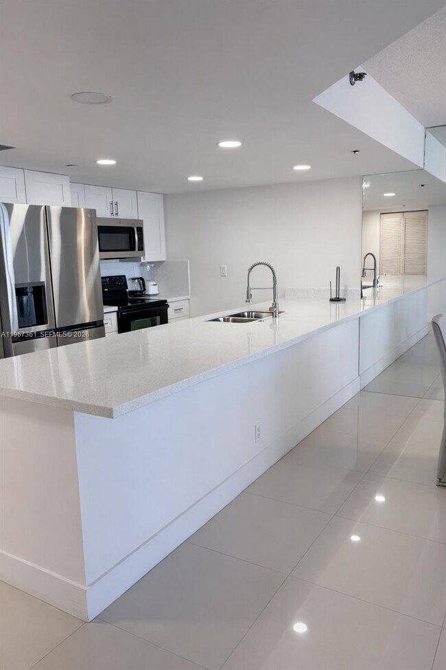 Foto del edificio - 1717 N Bayshore Dr