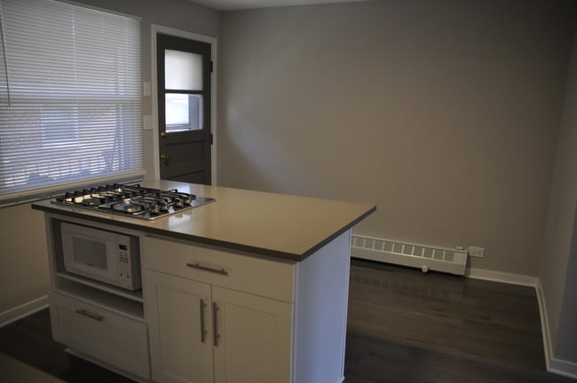 Building Photo - 118 Douglas Ave