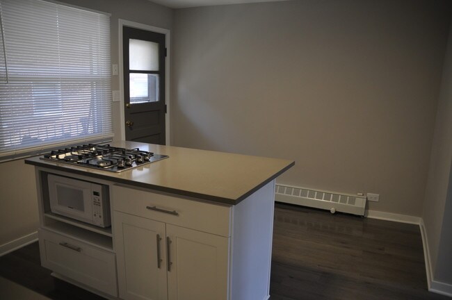 Foto del edificio - 118 Douglas Ave