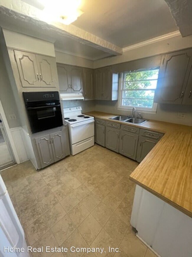 Building Photo - 3 br, 1.5 bath House - 2110 S. Stratford Road
